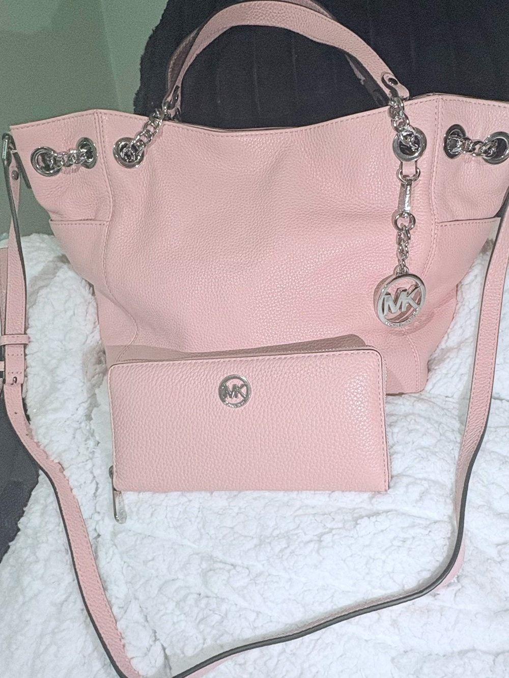 Micheal Kors Jet Set Chain Satchel and a matching pebbled leather wallet.